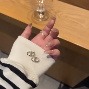 Anting Huruf D✨ Letter D Stud Earrings Elegant Fashion Jewelry Luxury Design Women Gifts Accessories