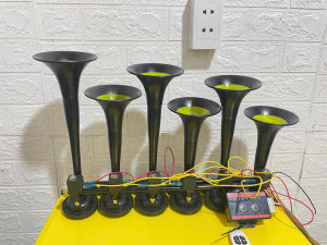 Bộ còi hơi Basuri 6 loa kèm hộp nhạc. Bộ còi hơi 6 loa Trung quốc chất lượng (giá 1 bộ)