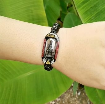 รูปจากผู้ขายบน Lazada: กำไลหินมงคล ท้าวเวสสุวรรณ เปิดทรัพย์ รับโชค ท้าวเวสุวรรณเลี่ยมกรอบพลาสติกกันน้ำแกะลายเลเซอร์ ผ่านพิธีปลุกเสกแล ตั้งราคา ฿179 ขายแล้ว 198 ชิ้น