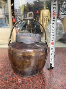 Lư xông trầm có quai xách bằng đồng gò tay thủ công 100% cao 20cm ngang 15cm nặng 0.9kg