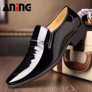 Sepatu Formal Pria Berujung Runcing Sepatu Kasual Kulit Paten Renda Mengkilap Kotak Sepatu 8870