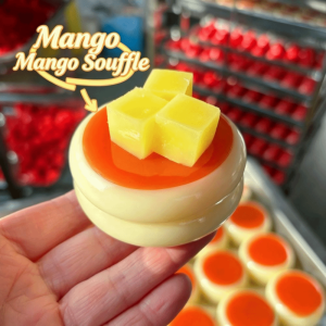 ADAM Hình Dạng Bánh Đồ chơi mô phỏng bánh soufflé Cúi đầu Phục hồi chậm Đồ chơi bóp mềm Sáng tạo Dâu tây việt quất Đồ chơi bóp giảm căng thẳng Trẻ em Người lớn