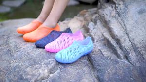 [Free Shipping] New Summer WomenS Korean Style Breathable Slip-On Low-Top Beach Shoes Casual Flat Hollowed-Out Closed-Back Sandals