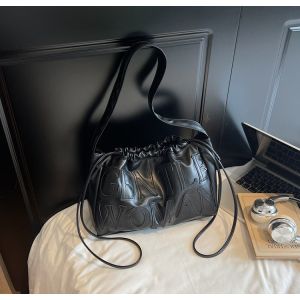 Gentlewoman solid color texture dumpling bag 2025 new drawstring shoulder bag tote bag