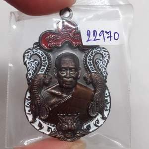 หลวงพ่อพัฒน์ วัดห้วยด้วน เนื้อทองแดงรมดําลงยา 3 สี เลข 22970