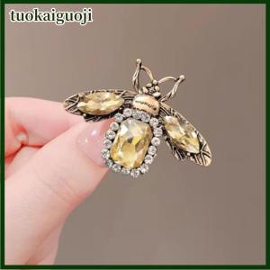 tuokaiguoji เข็มกลัดพลอยเทียมรูปผึ้งวินเทจสำหรับผู้หญิงเข็มกลัดติดคริสตัลรูปแมลงแบบย้อนยุคเครื่องประดับชุดเดรสสำหรับผู้หญิง