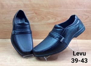 Sepatu Pantofel Karet Pria Levu Motif Polos dan Levu Anyam Polos