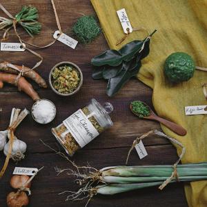 Wild Nature ดอกเกลือผสมสมุนไพร รสไส้อั่ว เกลือออร์แกนิค - Love Chiangmai #1 Organic Herb Salt