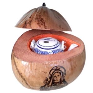 Bộ bình ủ trà trái dừa khắc hình "Đức mẹ" / Bình trà 04 - 09 lít / Giữ ấm 3 - 6 giờ / Sản phẩm sản xuất thủ công trứ danh xứ dừa Bến Tre