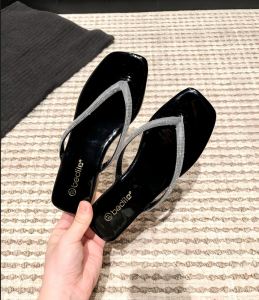 Womens black Flip-Flops / Mid-Heel Sandals Slip-On Elegant & Beautiful Perfect for Various Occasions