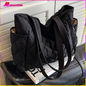 【HOT】 กระเป๋าสะพายข้างผู้หญิงดีไซน์เก๋ พร้อมสายปรับได้และลายควิลท์เพชร เหมาะสำหรับการเดินทางและออกงานสบายๆ