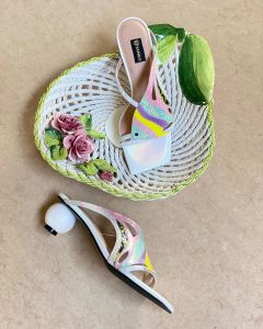 TANGO รองเท้าแฟชั่นสตรีรุ่น MAGGIE-B รองเท้าตัดต่อรูปปลา ส้นมุกกลมสูง 2 นิ้ว ผลิตจากหนังงูแท้และหนังกากเพชร