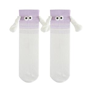 ถุงเท้าแม่เหล็กแบบตาโตถุงเท้ายาวปานกลางมีโครงถุงเท้าสีไล่ระดับสีของขวัญสำหรับคู่รักมิตรภาพที่สร้างสรรค์จับมือ