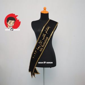 Selempang Wisuda Bordir Custom Tulisan Arab Cina & Jepang