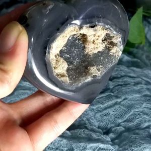New Arrival!! Fully polished Agate Skin Sparkling crystal tooth Heart ❤!! Stand included.