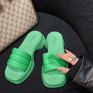 QJshop  แรงงงง🚀รองเท้าแฟชั่นเกาหลี รองเท้าเตะแบบสวม พื้นยางนิ่มสบายมีกันลื่น เสริมส้นมาให้สำหรับผู้หญิงมีให้เลือกถึง4สี  เรื่องดีไซน์ไม่ต้องพูดถึง คือมันเริ่ดมากแม่💎