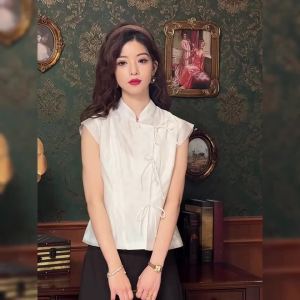 AMMIN เสื้อถักแบบจีนพัฒนาหิมะสำหรับผู้หญิงเสื้อเบลาส์หรูหราเสื้อสไตล์แขนสั้นต่างชาติกระดุมติดคาร์ดิแกนสไตล์วินเทจสำหรับฤดูร้อน2024