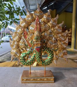 พญานาคโพธิ์ทอง ต้นโพธิ์พญานาค ลงรักปิดทอง ติดกระจกสี ขนาด กว้าง19.5xลึก6xสูง25.5 นิ้ว ติดโฟมฟรี ทำพุ่มกฐิน ผ้าป่า ทำบุญ ถวายวัด สวยงาม