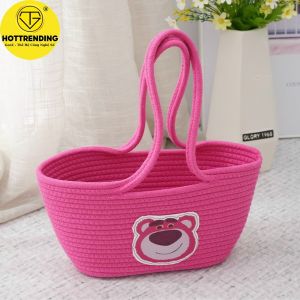 Túi Xách Đan Lát Thủ Công In Hình Gấu Dâu Tây Dễ Thương Trùm Sỉ Gia Thành