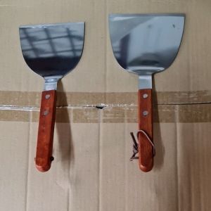 Teppanyaki Turner Stainless Steel Scraper Griddle Spatula Shovel 10cm/12cm Cooking Steak Pizza Pancake Burger Flipper Barbeque Wooden Handle Tool Kitchen Utensil Ikan Bakar 铁板铲