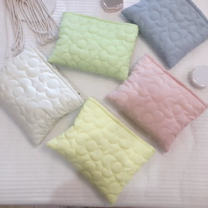 Quilted Makeup Storage Bag Toiletry Bag Cosmetic Bag Makeup Organizer for Personal Care Portable Solid Color Handbag