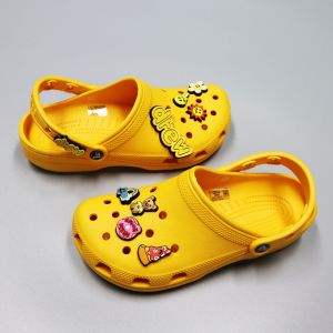 Giày sục crocs chuẩn xịn chống hôi chân nhựa tế bào êm mềm đúc liền khối siêu bền đi mưa lội nước đi biển band jutin drew house màu vàng tặng kèm sticker