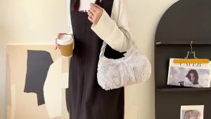 Cross-Border Exclusive High-Value Plush Bag Fashion Autumn Winter Export Style Handheld Shoulder Bag Simple Versatile