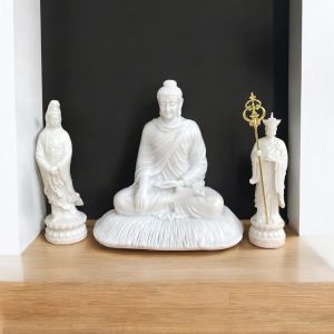 Bộ ba tam thánh (phật Thích Ca- Phật quan âm- phât Địa Tạng) chất liệu Đá đúc (-Nhiều màu sắc). Trang trí trên ô tô tiểu cảnh bonsai ghép lũa để bàn trà phòng khách bàn làm việc thờ cúng phong thủy…