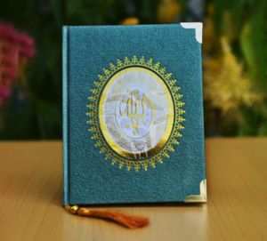 BUKU YASIN HARDCOVER TEBAL 128 HALAMAN ARAB LATIN DAN TERJEMAHAN ( PAKET 100 PCS)