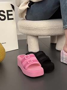 2026 Summer New Fashionable And Comfortable High-Heeled Beach Sandals For Women Platform Thick-Soled Height-Increasing Stylish Cool Slippers