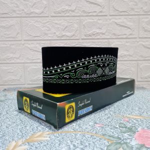 PREMIUM ! PECI SONGKOK KOPIAH NASIONAL BERKUALITAS SABLON BATIK BERAGAM WARNA DAN MOTIF UNTUK DEWASA DAN ANAK ANAK-ANAK KOPIAH HITAM POLOS SABLON BORDIR MEREK PRESIDENT BATIK TERMURAH TERJANGKAU MURMER MERIAH BAPAK LAKI PRIA TERBAIK