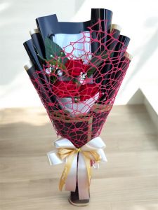 ช่อดอกไม้ ดอกกุหลาบ ดอกไม้ ช่อกลาง ดอกไม้รับปริญญา ปัจฉิม ดอกไม้วันวาเลนไทน์ ดอกไม้ กุหลาบ