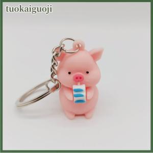 tuokaiguoji พวงกุญแจตุ๊กตาหมูเสื้อกันฝนน่ารักการ์ตูนถือพวงกุญแจหมูนมพวงกุญแจกระเป๋าจี้