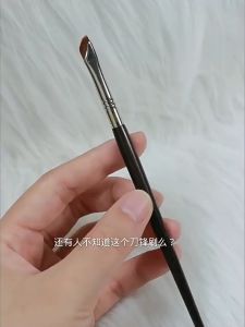 Berus Bayang Hidung 镰刀型鼻影刷 Scythe Nose Contour Brush 斜头鼻翼晕染修容刷鼻影阴影塑形化妆刷 Nose Shading Makeup Brush