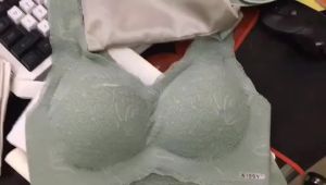 kissy Bra Authentic Scanned Code kissy Kiss-like Underwear underwear platinum gathered lace bra green black new chest technology no steel ring underwear