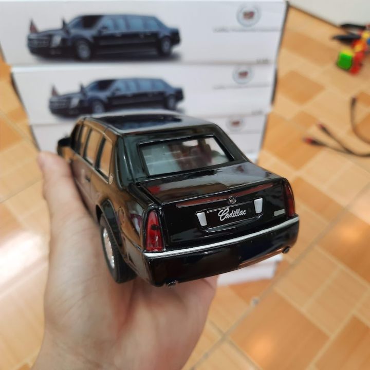 Xe%20m%C3%B4%20h%C3%ACnh%20%C3%B4%20t%C3%B4%20Cadillac%20Presidential%20limousine%20t%E1%BB%89%20l%E1%BB%87%201:32%20b%E1%BA%B1ng%20s%E1%BA%AFt%20xe%20m%E1%BB%9F%20%C4%91%C6%B0%E1%BB%A3c%20c%E1%BB%ADa%20c%C3%B3%20%C3%A2m%20thanh%20v%C3%A0%20%C4%91%C3%A8n%20-%20Image%205