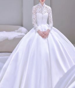 gaun pernikahan brukat dengan kancing di depan  ballgown ekor panjang 25 mtrs   satin bridal ballgown dress