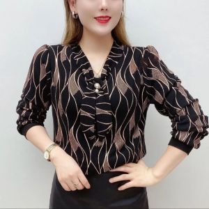 Long Sleeved Shirt Womens Elegant and Loose Fitting Spring and Autumn Middle-aged Womens V-neck Top Printed Shirt [READY SOTCK]
