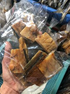 กระดูกปลาเค็ม 200 กรัม ติดเนื้อ หัว หาง ผสมรวม กระดูกปลาแกงเทโพธิ์ (ปลาติ๊หลัง) สําหรับแกงเทโพธิ์ จากกระบี่ 200 กรัม