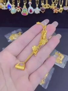 【金店同款】沙金硕果累累花丝锁包项链女小众轻奢高级感流苏小花【 Gold Shop Same Style 】 Sand gold fruitful silk lock bag necklace for women niche light luxury high-end tassel small flower