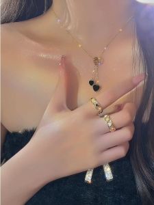 kalung love liontin juntai hitam elegan wanita titanium rose gold tahan luntur karat