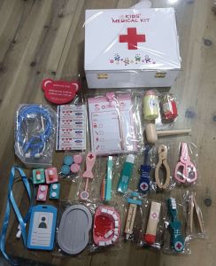 LJE Wooden Doctor Set