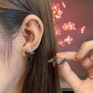 Hmeme 2 cặp cá nhân sáng tạo mini mô phỏng bay Bông tai cho nam giới phụ nữ hài hước trừu tượng thích hợp đồ trang sức phụ kiện vài món quà