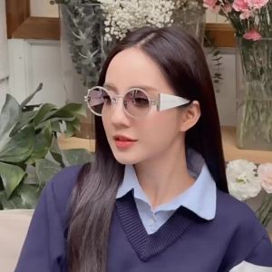 Fashionable retro oval sun protection sunglasses with a unique wide frame and trendy design Womens Sunglasses