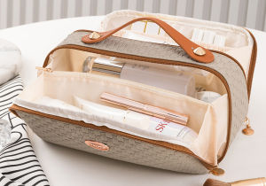 Largecapacity cosmetic bag