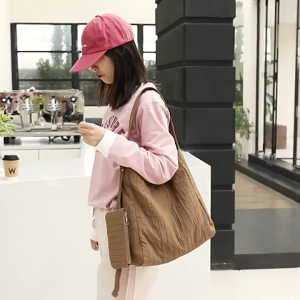 Large Capacity Zippered Shoulder Bag Solid Color Pleated Striped Canvas Crossbody Bag Bucket Handbag with Small Pouch