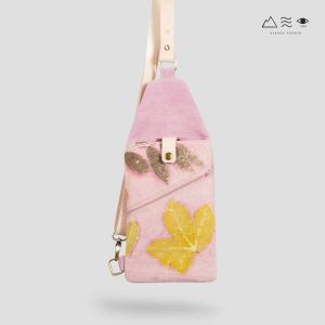 ECO กระเป๋าคาดอก สีรังครั่ง