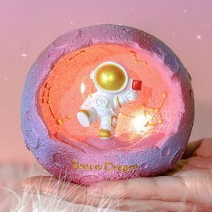 New Planetary Astronaut LED Night Light Ornament Astronaut Decoration Handmade Room Bedroom Bedside Light Creative Mood Light Birthday Gift