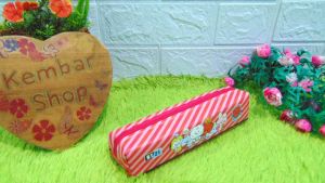 TP-LON-BTS Tempat Pensil Lonjong BTS Dosgrip dengan Ritsleting Bities Biti21 Varian Random