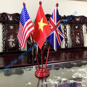 Cờ Để Bàn Làm Việc Đế gỗ cắm 3 cờ Mỹ - Việt Nam - Anh Chất liệu vải phi bóng in chuyển nhiệt